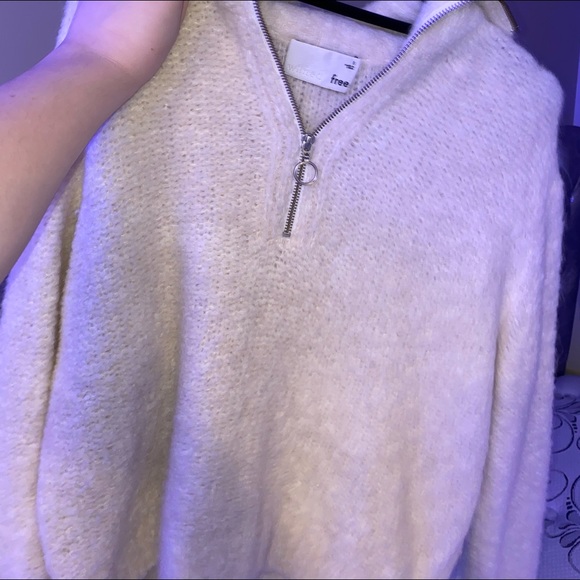 White aritzia sweater - Picture 2 of 4